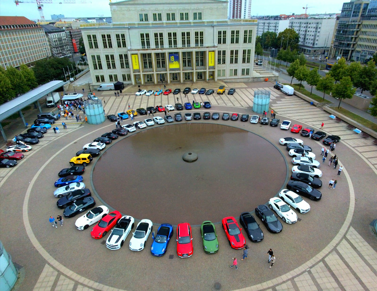 Sportwagen-Rondell auf dem Augustusplatz Leipzig