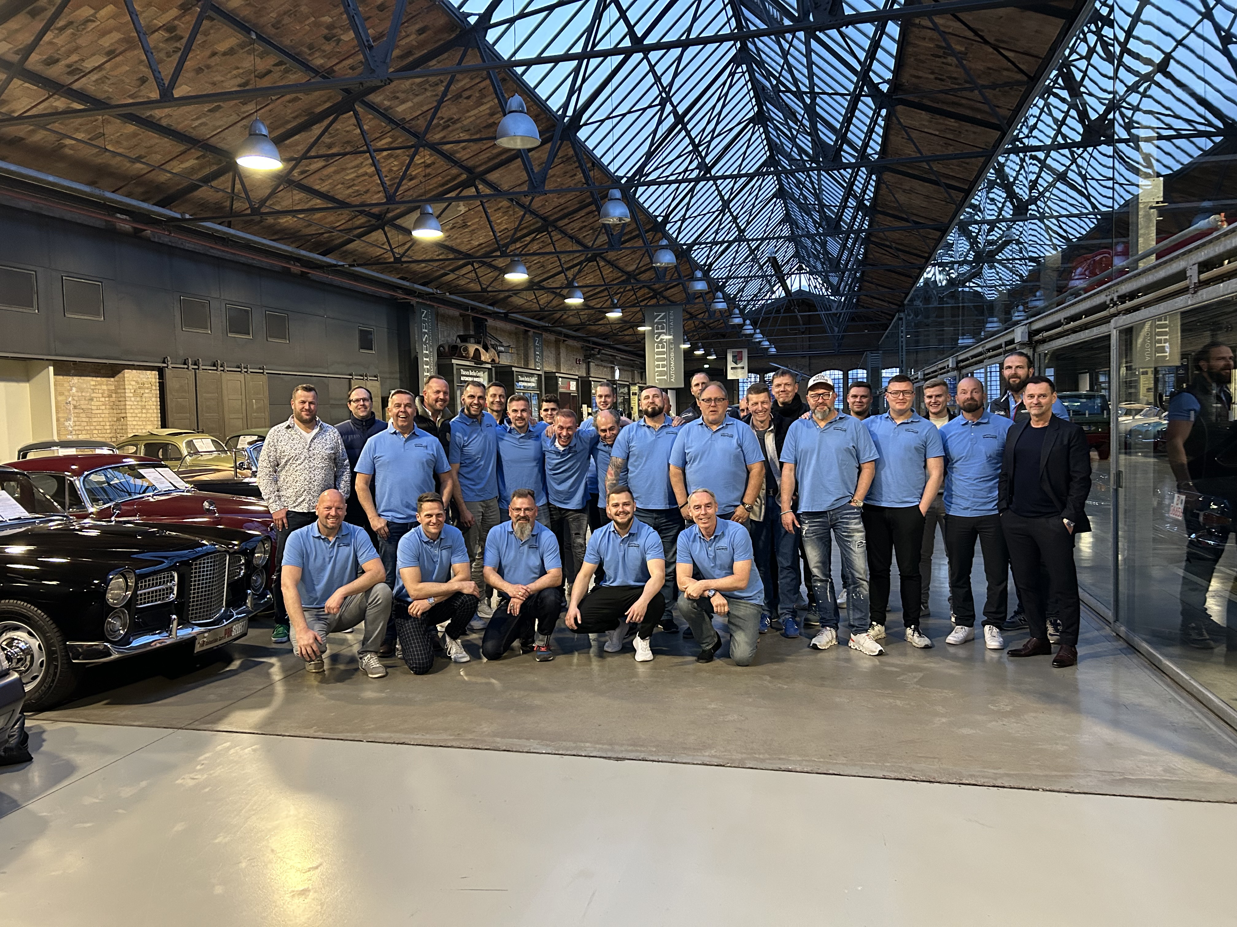 Sportwagen Club e.V. Leipzig – Mitglieder in der Halle